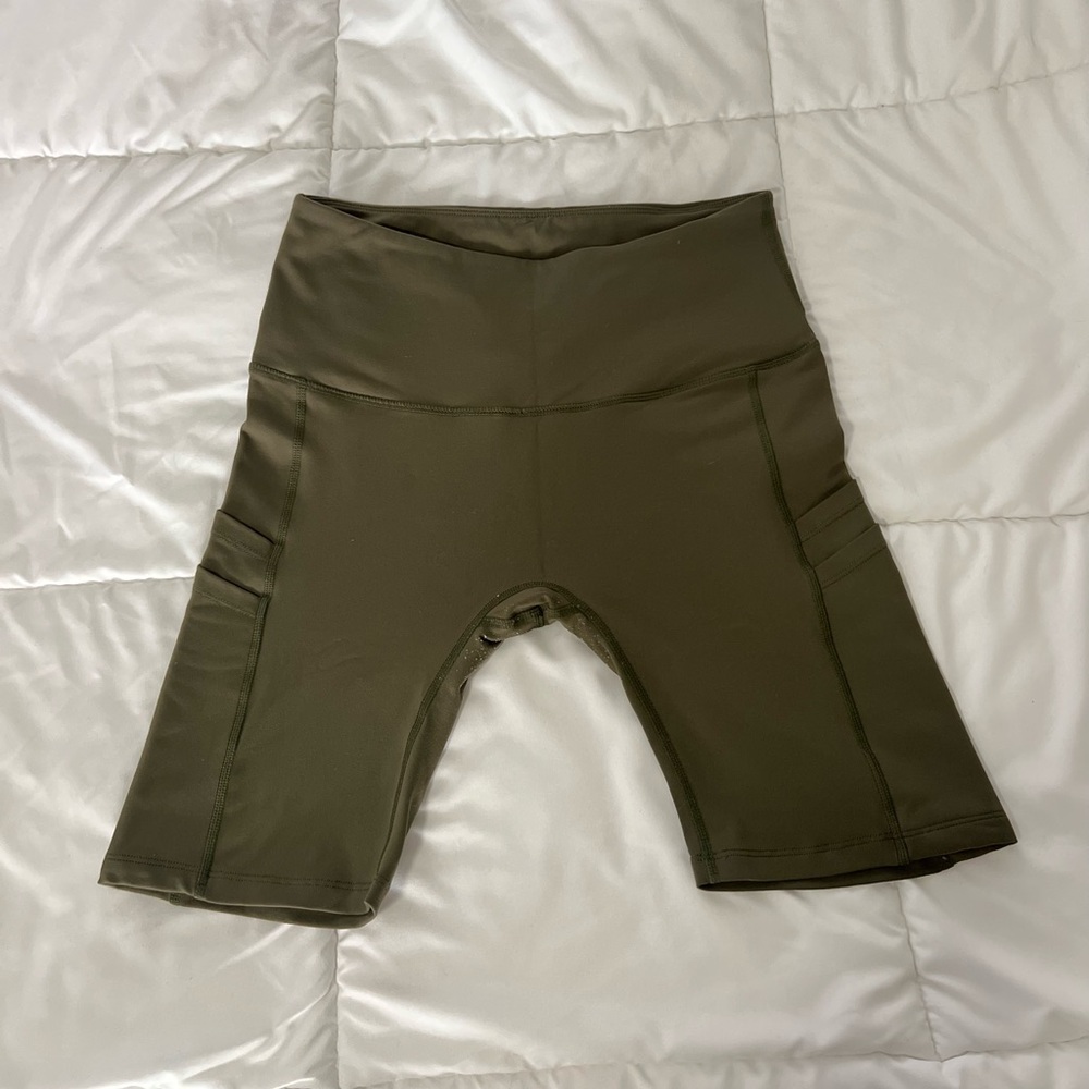 Size Medium Army Green Biker Shorts w Pockets 7in Inseam